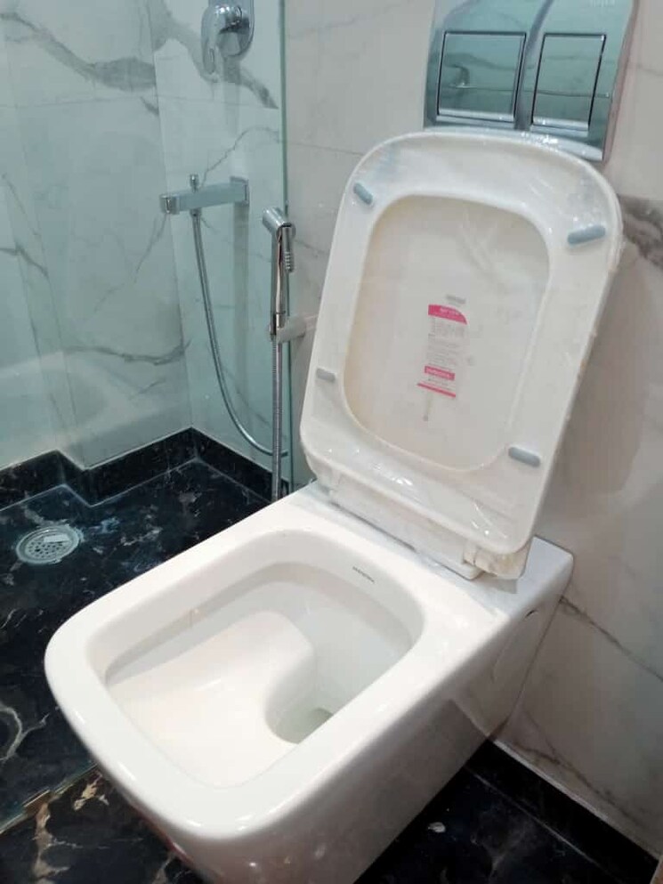 Bathroom, veera-safdarjung-enclave 3 Bedroom 2000 Sq.Ft. Apartment In Safdarjung Enclave Delhi 8858066