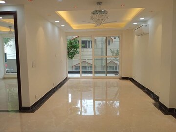 Room in 3 BHK Apartment at Veera Safdarjung Enclave, Safdarjung Enclave – for Rent