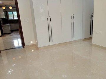 Room in 3 BHK Apartment at Veera Safdarjung Enclave, Safdarjung Enclave – for Rent