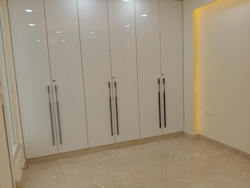 Room in 3 BHK Apartment at Veera Safdarjung Enclave, Safdarjung Enclave – for Rent