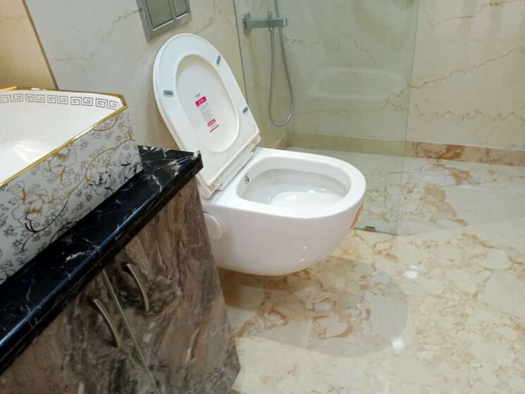 Bathroom, veera-safdarjung-enclave 3 Bedroom 2000 Sq.Ft. Apartment In Safdarjung Enclave Delhi 8858066