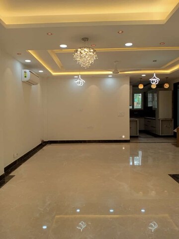 Room in 3 BHK Apartment at Veera Safdarjung Enclave, Safdarjung Enclave – for Rent