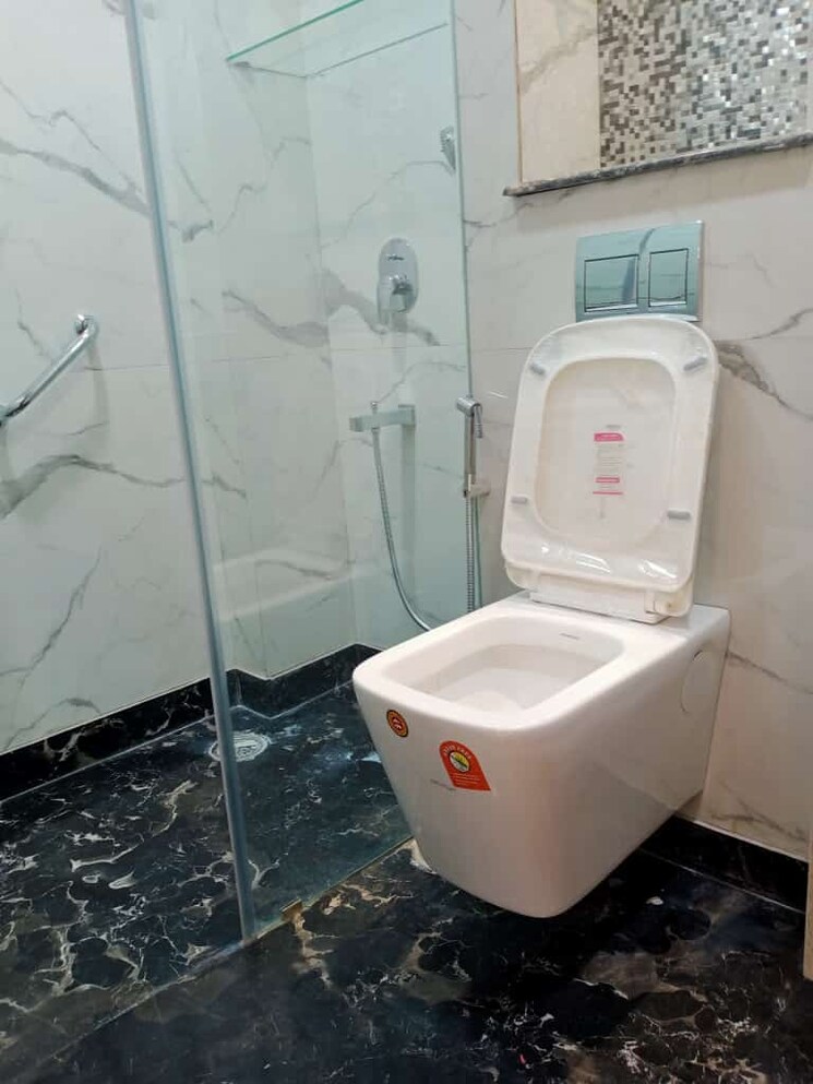 Bathroom, veera-safdarjung-enclave 3 Bedroom 2000 Sq.Ft. Apartment In Safdarjung Enclave Delhi 8858066