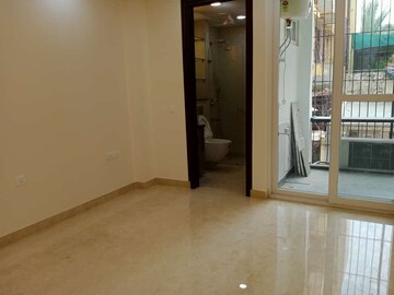 Room in 3 BHK Apartment at Veera Safdarjung Enclave, Safdarjung Enclave – for Rent