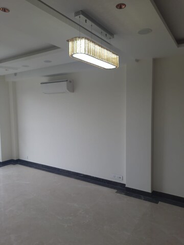 Room in 3 BHK Apartment at Veera Safdarjung Enclave, Safdarjung Enclave – for Rent
