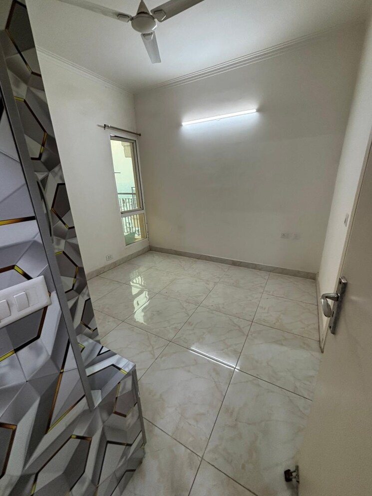 Bathroom, prateek-grand-city 1.5 Bedroom 770 Sq.Ft. Apartment In Siddharth Vihar Ghaziabad 8858161