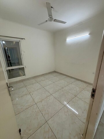 Room in 1.5 BHK Apartment at Prateek Grand City, Siddharth Vihar – for Rent