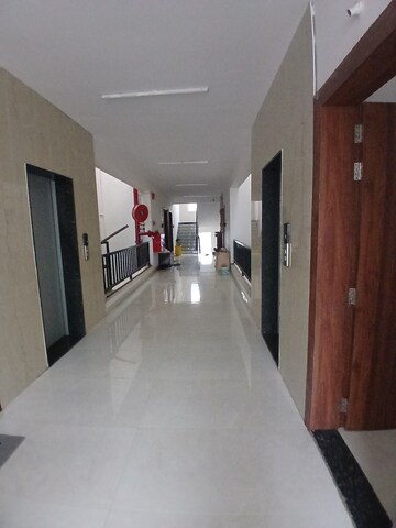 Lift in 2 BHK Apartment at New Manish Nagar – for Rent
