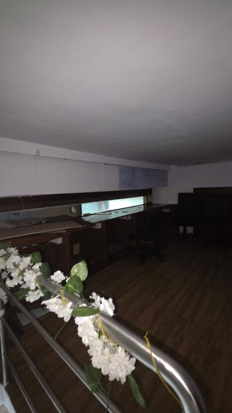  Parking, andheri west Commercial Office Space 600 Sq.Ft. In Andheri West Mumbai 8858222