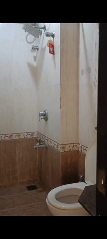 Bathroom in 3 BHK Apartment at Sagar Avenue, Santacruz East – for Rent