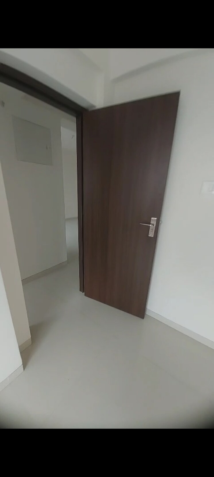 Room, kurla east 1.5 Bedroom 550 Sq.Ft. Apartment In Kurla East Mumbai 8858236