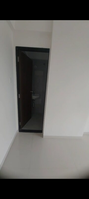Furnished Amenities in 1.5 BHK Apartment at Kurla East – for Rent