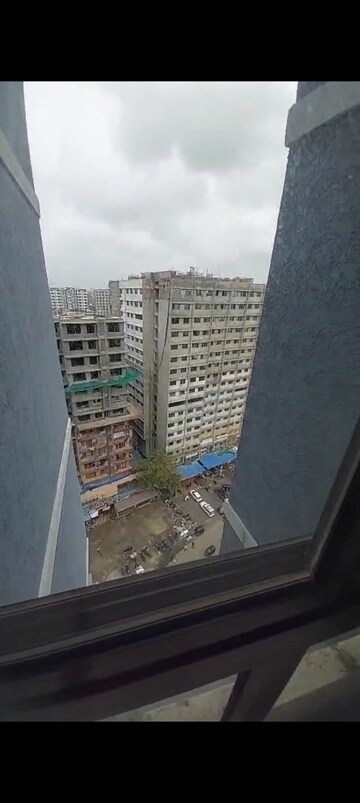 Master Bedroom in 1.5 BHK Apartment at Kurla East – for Rent