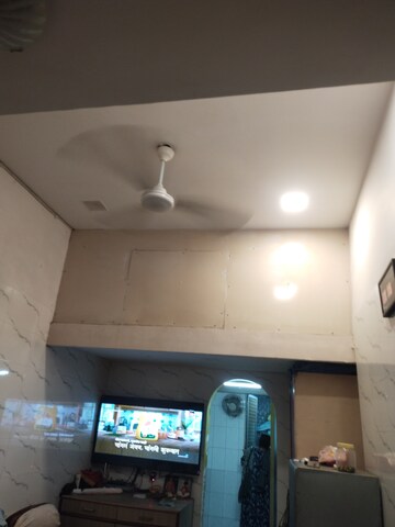 Master Bedroom in 1 RK Villa at Kurla Kamgar Tower 1, Kurla East – for Rent