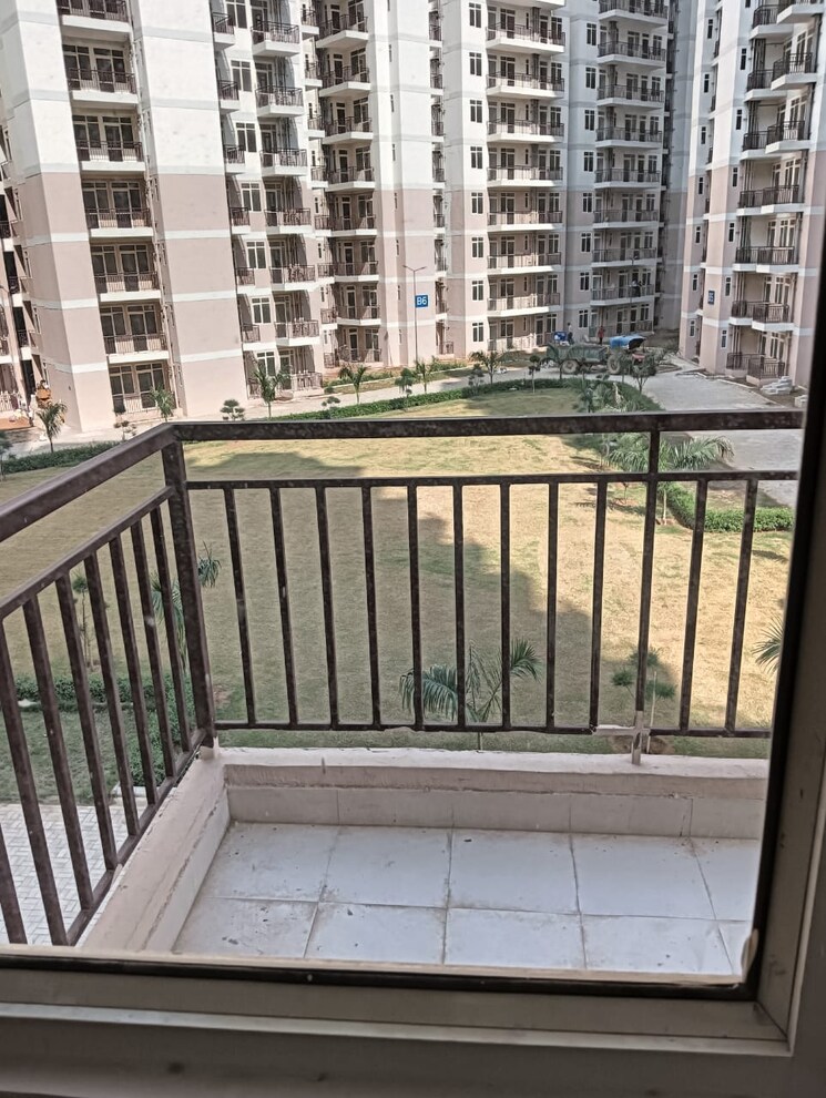 Balcony, suncity-avenue-76 2 Bedroom 1025 Sq.Ft. Apartment In Sector 76 Gurgaon 8858298