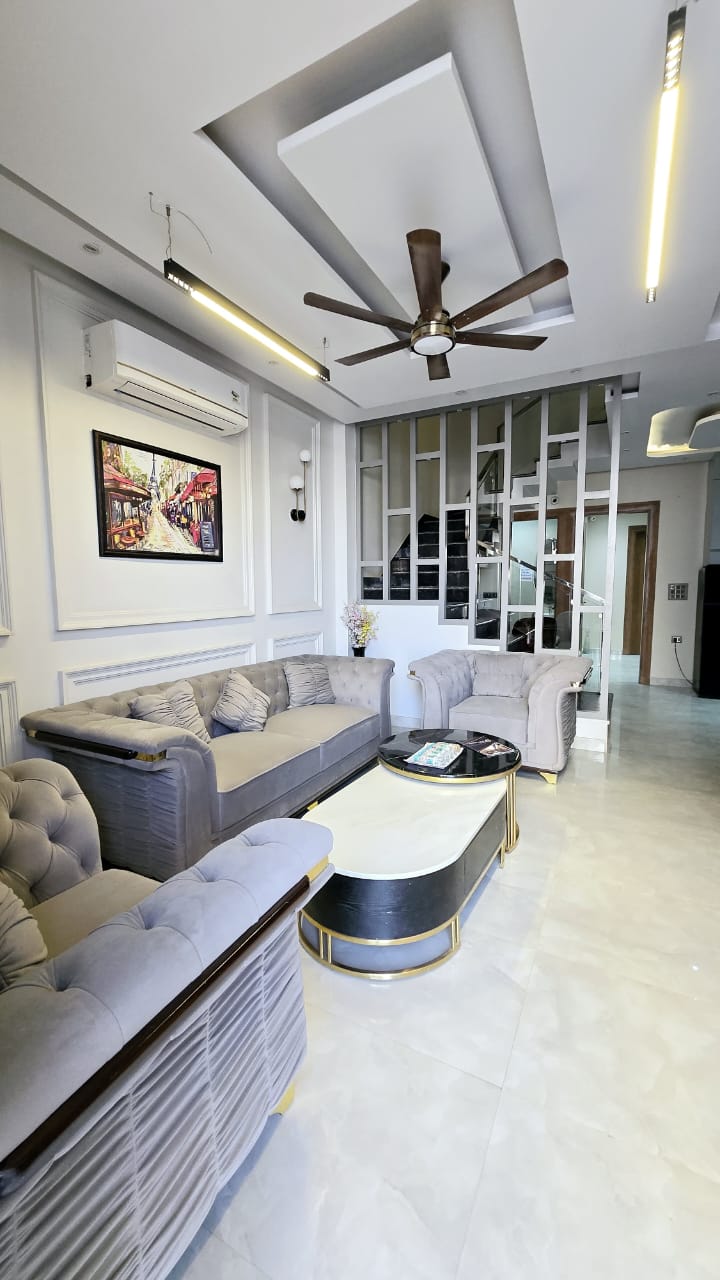 2 BHK 1050 Sq.Ft. Apartment in Sunshine Apartments Sector 73