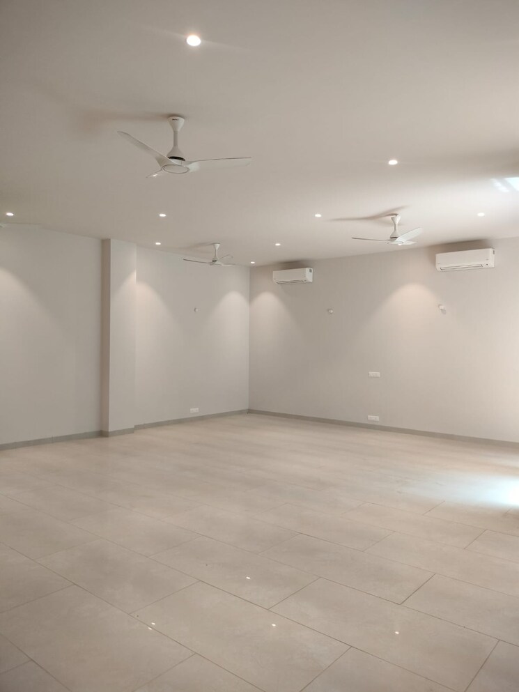 Room, vasant vihar 3.5 Bedroom 4000 Sq.Ft. Builder Floor In Vasant Vihar Delhi 8858326