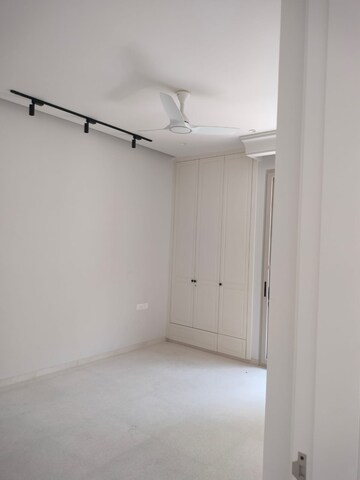 Room in 3.5 BHK Builder Floor at Vasant Vihar – for Rent