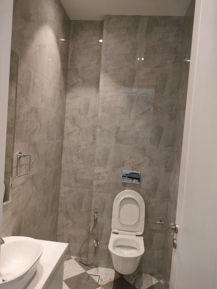 Bathroom, vasant vihar 3.5 Bedroom 4000 Sq.Ft. Builder Floor In Vasant Vihar Delhi 8858326