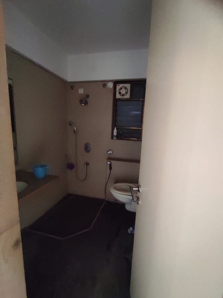 Bathroom, kool-homes-solitaire 3 Bedroom 1500 Sq.Ft. Apartment In Kondhwa Pune 8858378