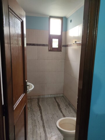 Bathroom in 2 BHK Apartment at Khurla Kingra – for Rent
