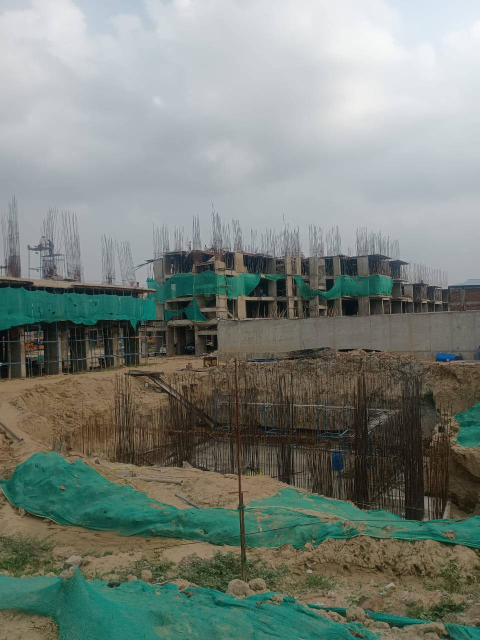 3.5 BHK + Study Room Apartment For Sale in Uninav Residena