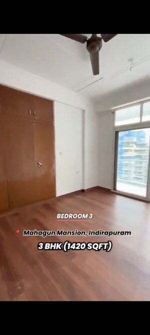 Room in 3 BHK Apartment at Mahagun Mansion I and II, Vaibhav Khand – for Sale