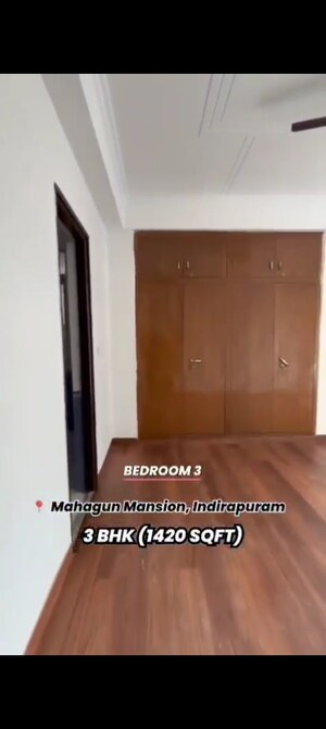Furnished Amenities in 3 BHK Apartment at Mahagun Mansion I and II, Vaibhav Khand – for Sale