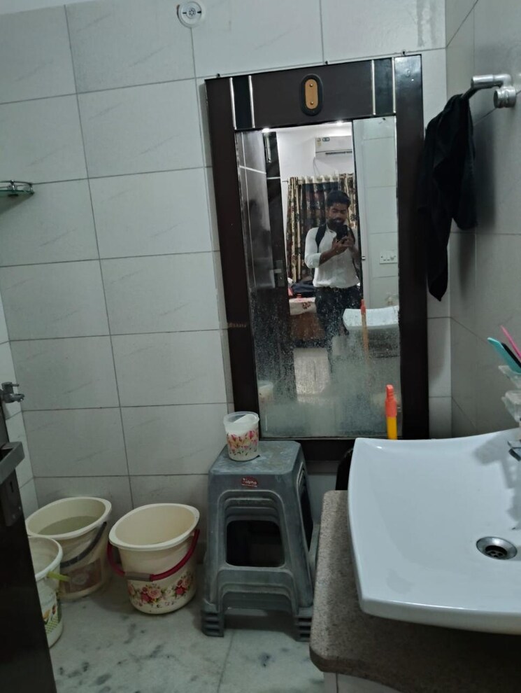 Bathroom, kalkaji 2 Bedroom 1000 Sq.Ft. Builder Floor In Kalkaji Delhi 8858423