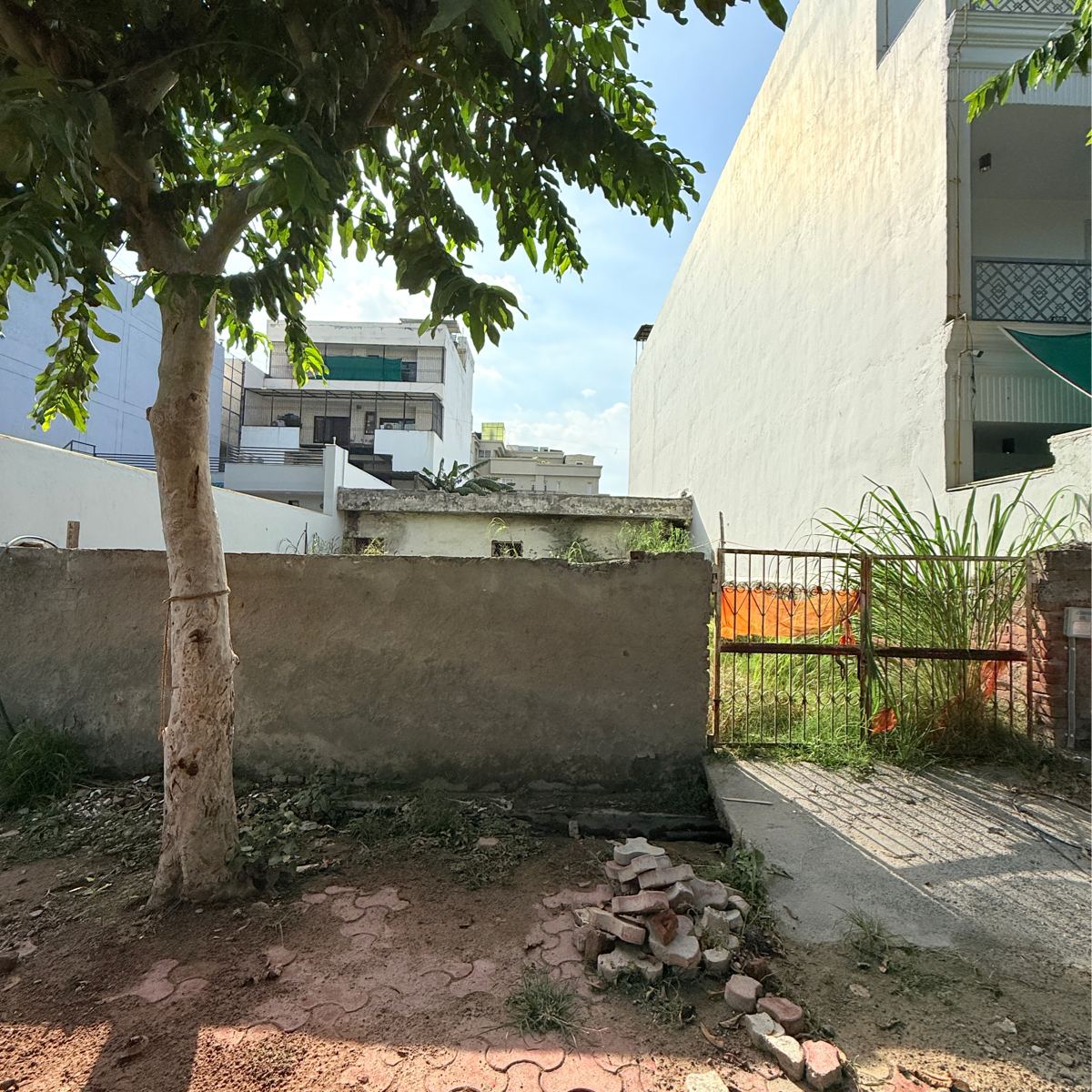 Plot For Sale in 3C Lotus Peak