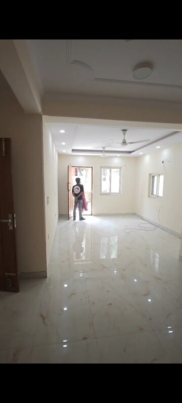 Room in 2 BHK Builder Floor at Saket – for Rent