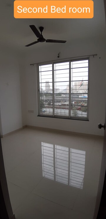 Room in 2 BHK Apartment at Sheth Fiona, Pokhran Road No Two – for Rent