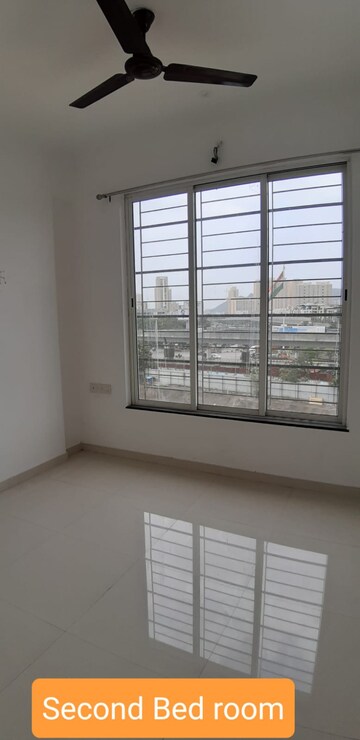 Room in 2 BHK Apartment at Sheth Fiona, Pokhran Road No Two – for Rent