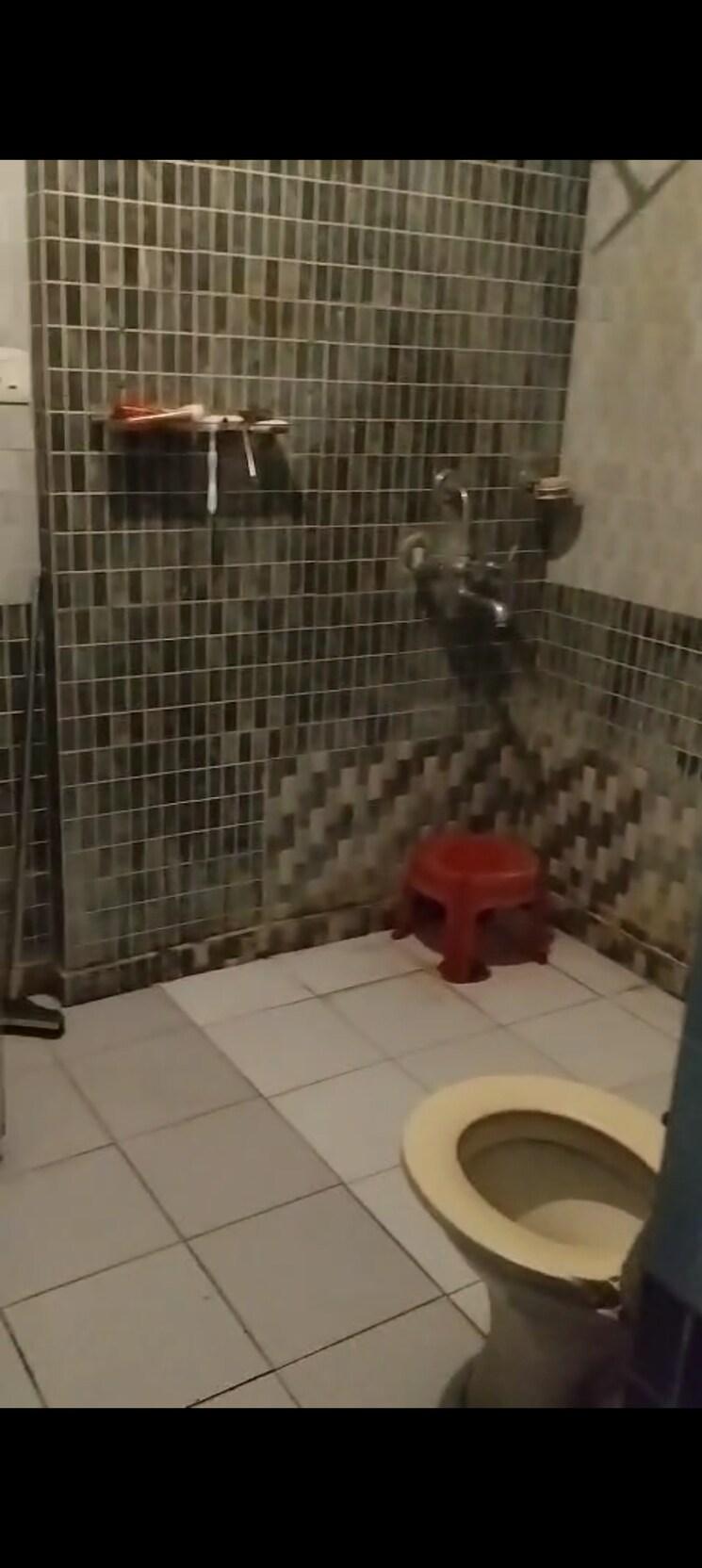 Bathroom, amrapali-royal 3 Bedroom 1850 Sq.Ft. Apartment In Vaibhav Khand Ghaziabad 8858442