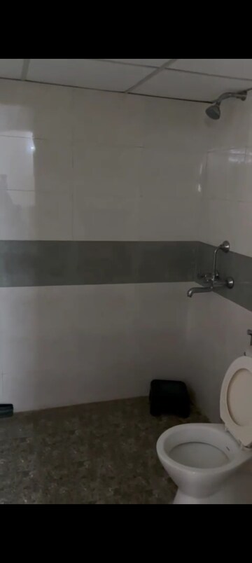 Furnished Amenities in 3 BHK Builder Floor at Indrapuram – for Sale