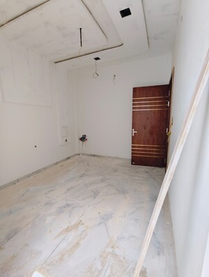Room in 3 BHK Independent House at Kursi Road – for Sale