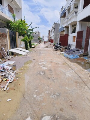 Parking in 3 BHK Independent House at Kursi Road – for Sale