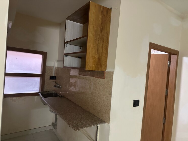 Other, hauz khas Commercial Office Space 1250 Sq.Ft. In Hauz Khas Delhi 8858459