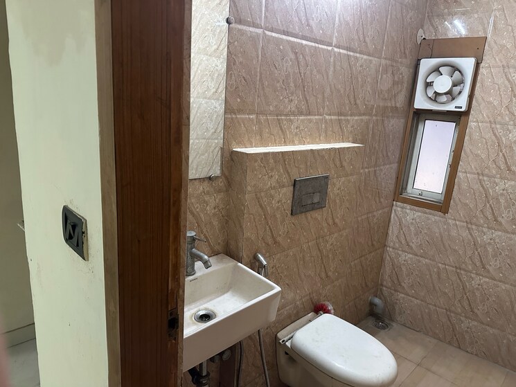 Washroom, hauz khas Commercial Office Space 1250 Sq.Ft. In Hauz Khas Delhi 8858459