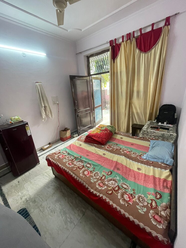 Bedroom, sector 52 1 RK 650 Sq.Ft. Independent House In Sector 52 Noida 8807722