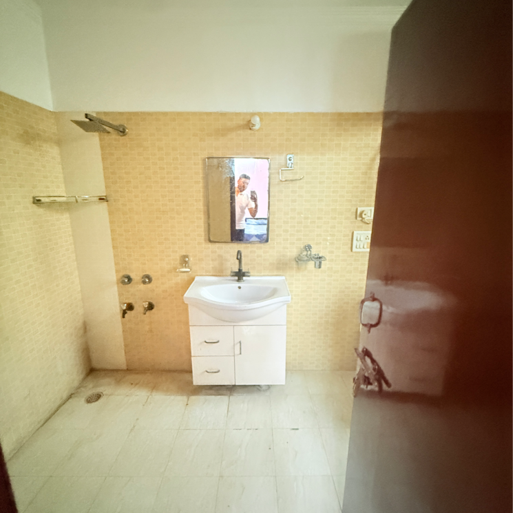 Bathroom, rwa-apartments-sector-92 4 Bedroom 250 Sq.Ft. Builder Floor In Sector 92 Noida 8858473