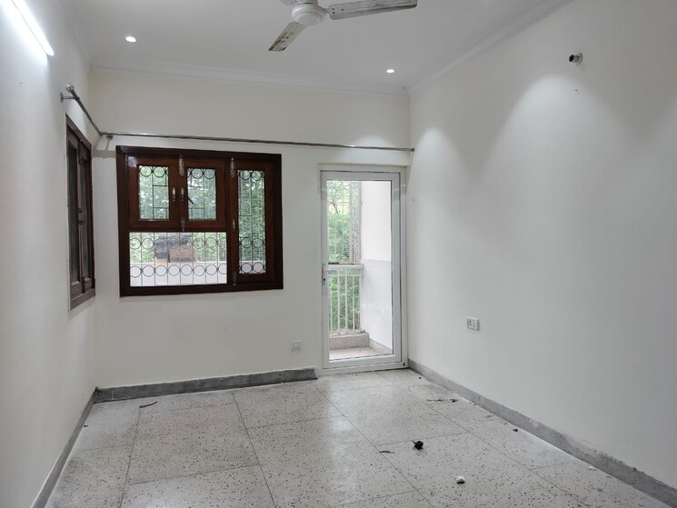 Master Bedroom, sarita vihar 3 Bedroom 1500 Sq.Ft. Apartment In Sarita Vihar Delhi 8858483