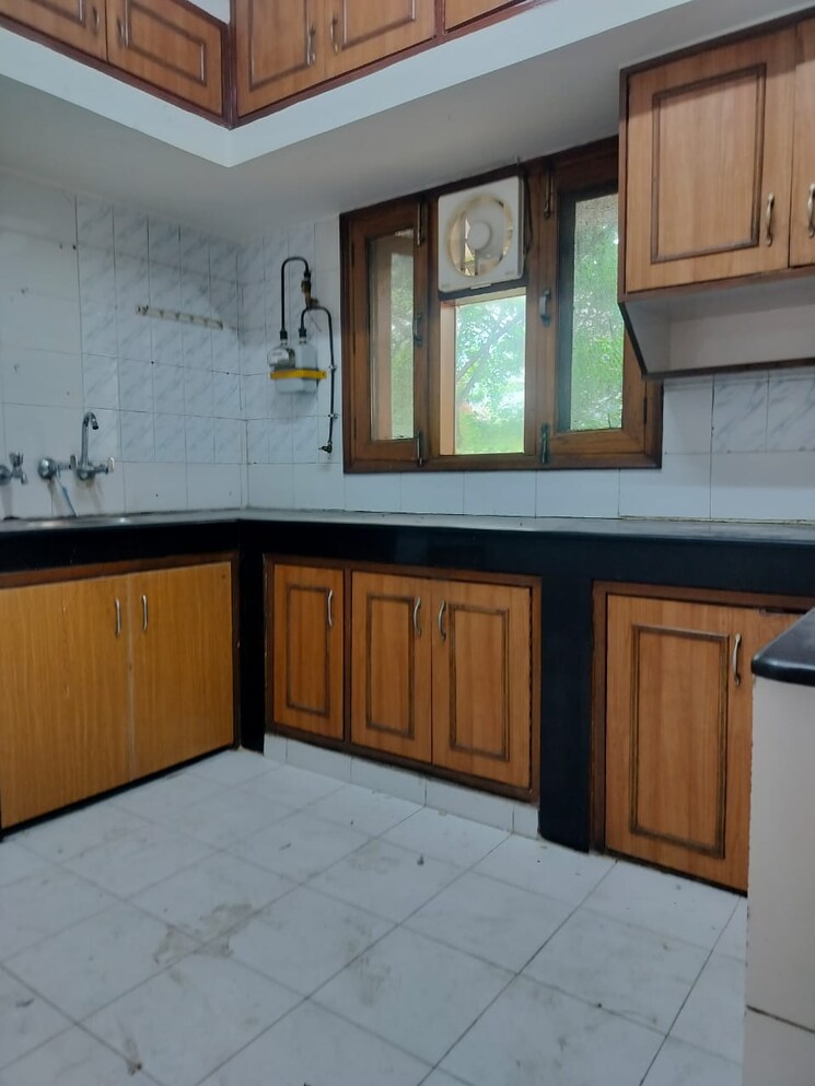 Kitchen, sarita vihar 3 Bedroom 1500 Sq.Ft. Apartment In Sarita Vihar Delhi 8858483