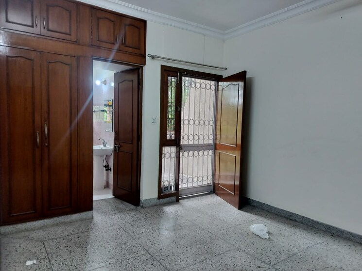 Master Bedroom, sarita vihar 3 Bedroom 1500 Sq.Ft. Apartment In Sarita Vihar Delhi 8858483