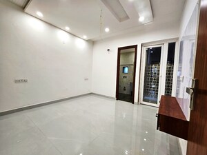 Room in 3 BHK Apartment at Sector 20 – for Sale