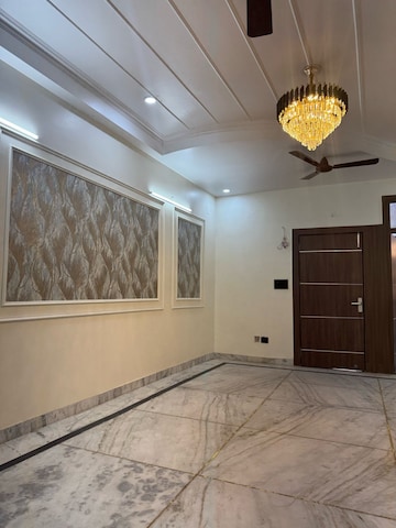 Room in 4 BHK Builder Floor at Niti Khand ii – for Sale
