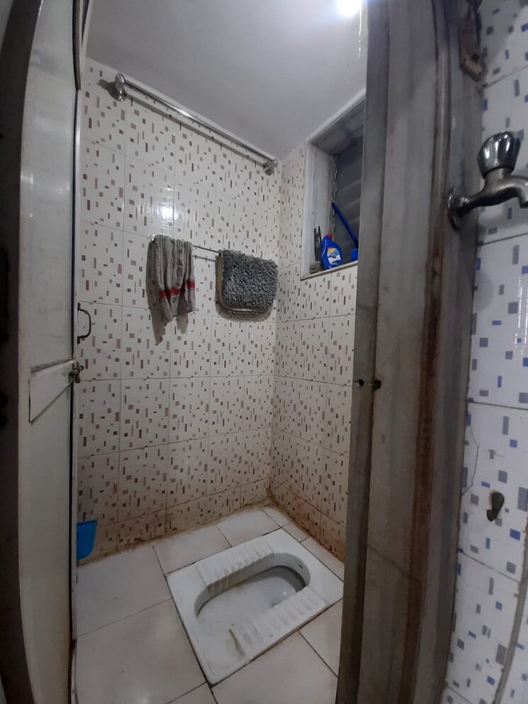 Bathroom, chaitali-chs-bandra 1 RK 350 Sq.Ft. Apartment In Bandra East Mumbai 8858517