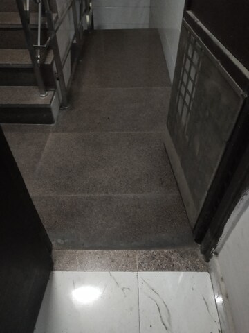 Furnished Amenities in 2 BHK Builder Floor at RWA Apartments, Sector 31 – for Rent