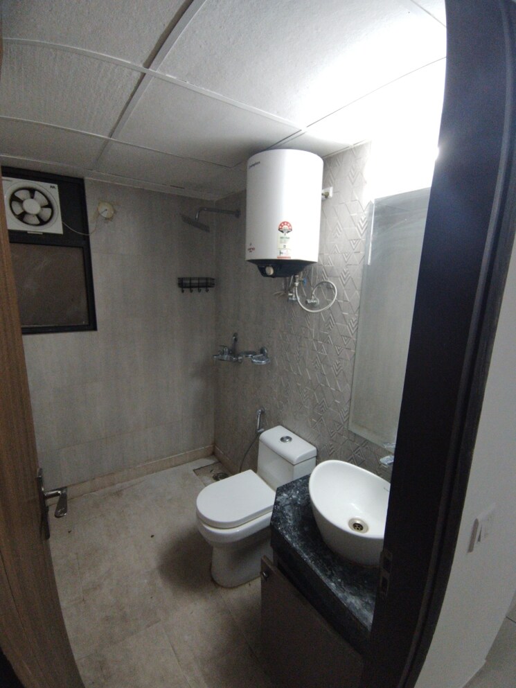 Bathroom, amrapali-golf-homes 3 Bedroom 1115 Sq.Ft. Apartment In Sector 4 Greater Noida Greater Noida 8858522