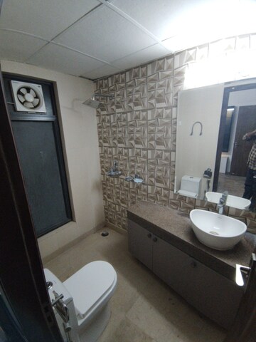 Master Bedroom in 3 BHK Apartment at Amrapali Golf Homes, Sector 4 Greater Noida – for Rent
